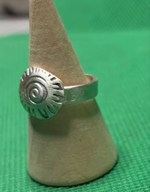 Hand made sterling silver irish Celtic swirl ring. Size L