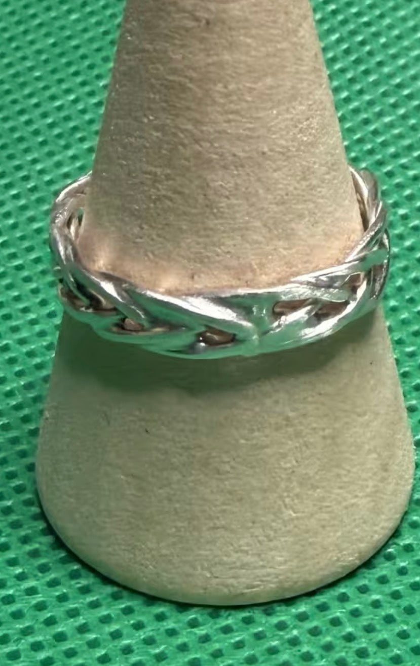 Hand made silver Celtic twist with swirl ring. Size P