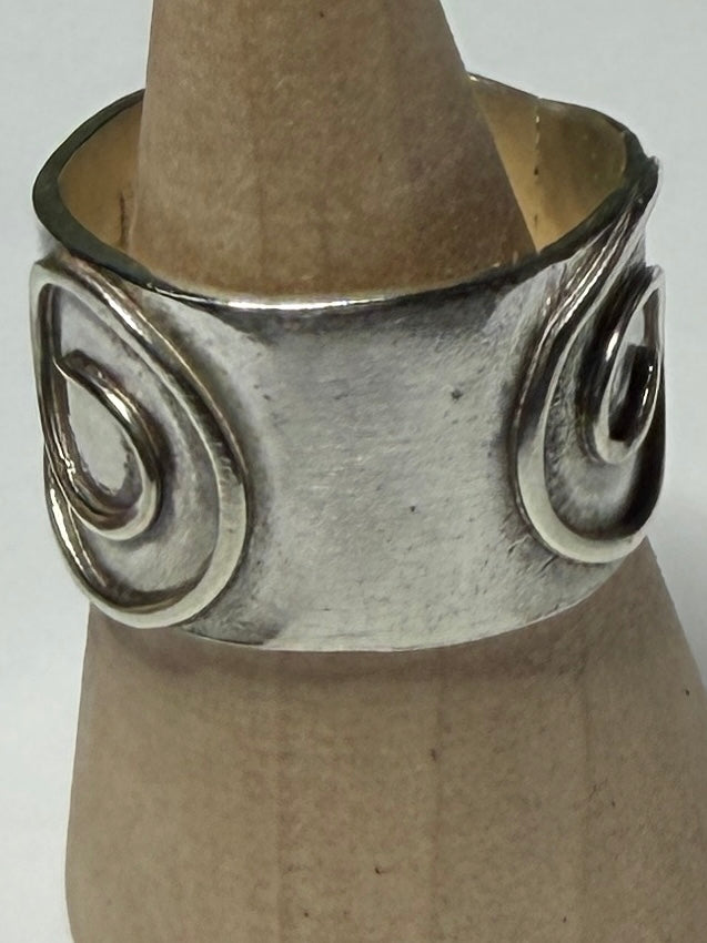 Handmade sterling silver Celtic swirl ring. Thick band. Size N