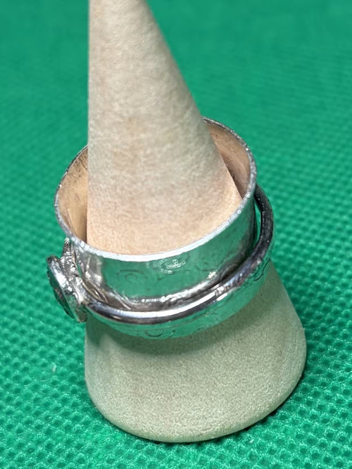 Hand made silver spinner anti anxiety fidget ring. Size N
