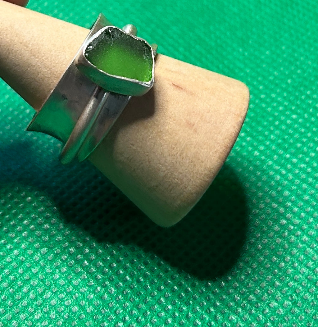 Hand made silver spinner anti anxiety fidget ring. With sea glass Size N
